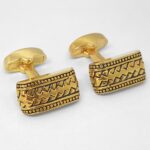 Επίχρυσα ορθογώνια μανικετόκουμπα με γραμμές από ανοξείδωτο ατσάλι